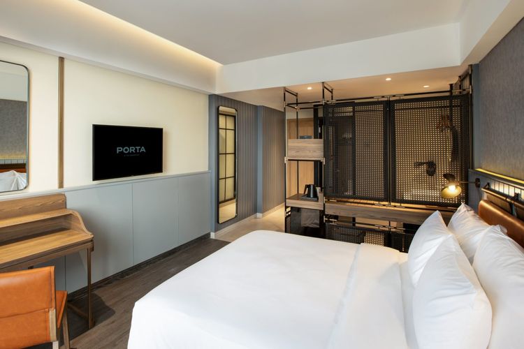 Kamar di PORTA by The Ambarrukmo Yogyakarta.