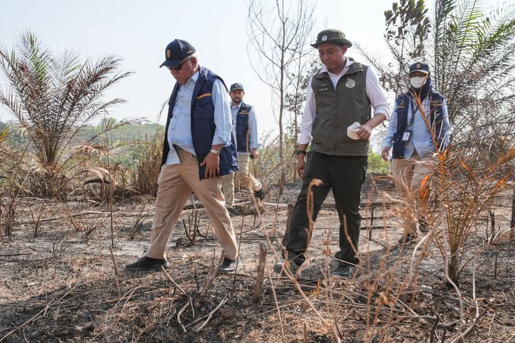 Asap Karhutla di IKN Kembali Tinggi, Petugas Pemadam Diterjunkan Lagi