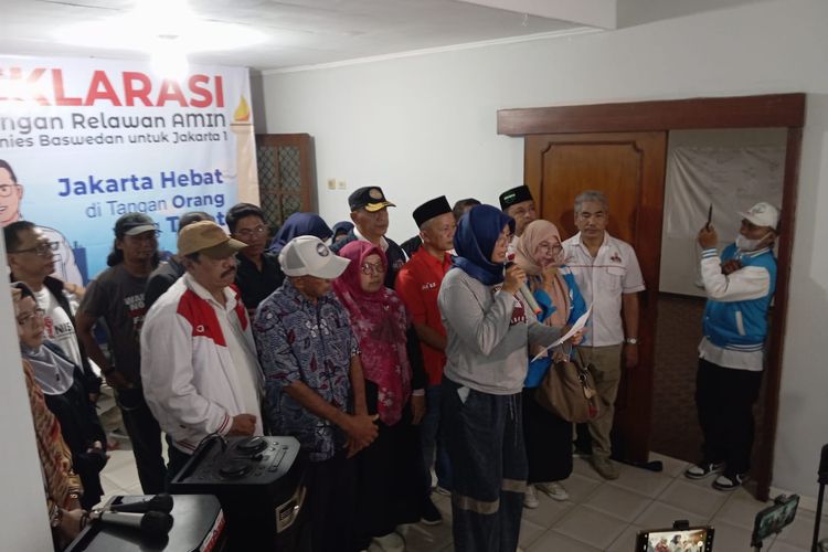 Puluhan simpul relawan mendeklarasikan dukungan kepada Anies Baswedan untuk maju di Pemilihan Kepala Daerah (Pilkada) Jakarta 2024, Sabtu (1/6/2024) di kawasan Kebayoran Baru, Jakarta Selatan. 