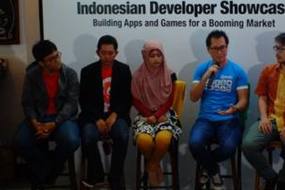 (Ki-Ka): Irwanto (Co-Founder Tebak Gambar), Andi Taru & Idawati (Founders Educa Studio), Calvin Kizana (Founder & CEO Inovidea), Roki Soeharyo (Co-Founder & COO TouchTen)