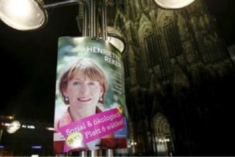 Poster Henriette Reker di depan Katedral Koeln 