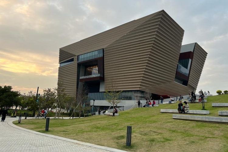 Gedung Hong Kong Palace Museum, di kawasan West Kowloon Cultural District, Tsim Sha Tsui, Kamis (16/2/2022).