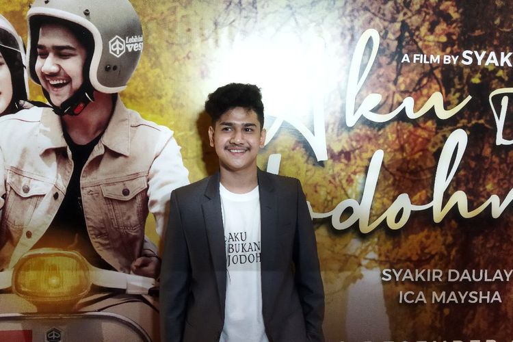 Sutradara Syakir Daulay saat ditemui sebelum Gala Premier Film Aku Bukan Jodohnya di XXI Epicentrum Kuningan, Jakarta Selatan, Rabu (29/12/2021).