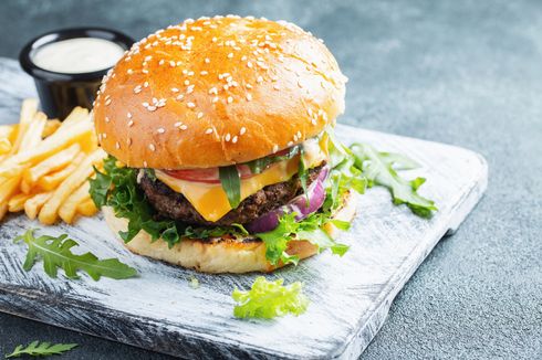 Tips Susun Isian Burger agar Kokoh dan Tidak Benyek 