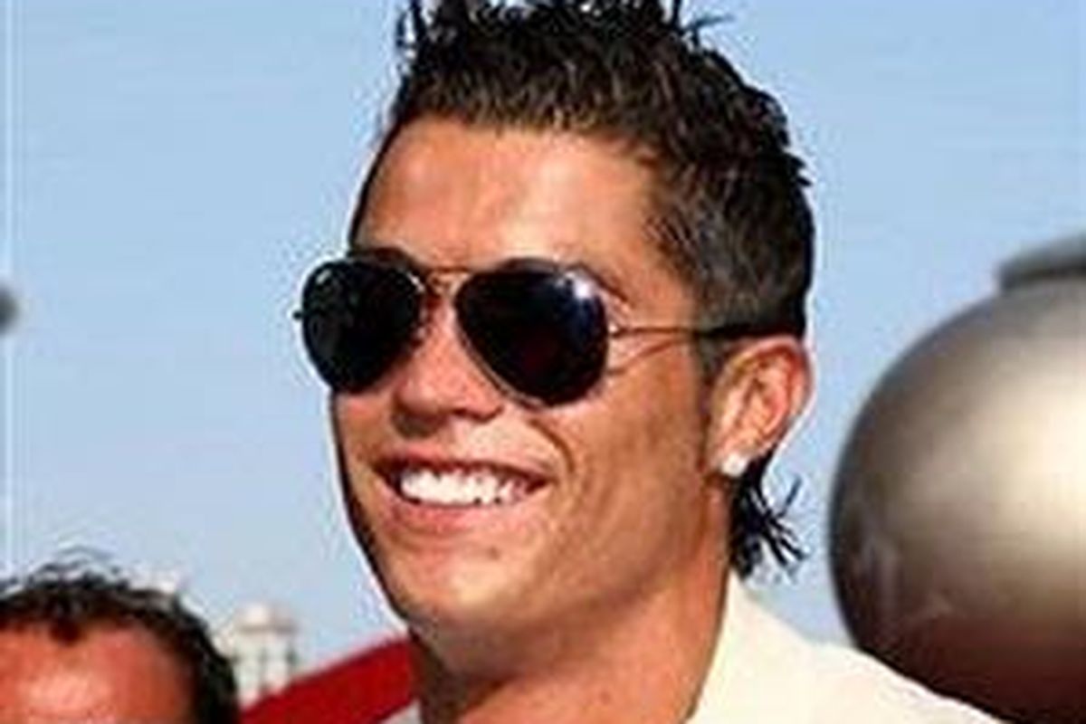 Cristiano Ronaldo tetap membela MU dengan sepenuh hati.