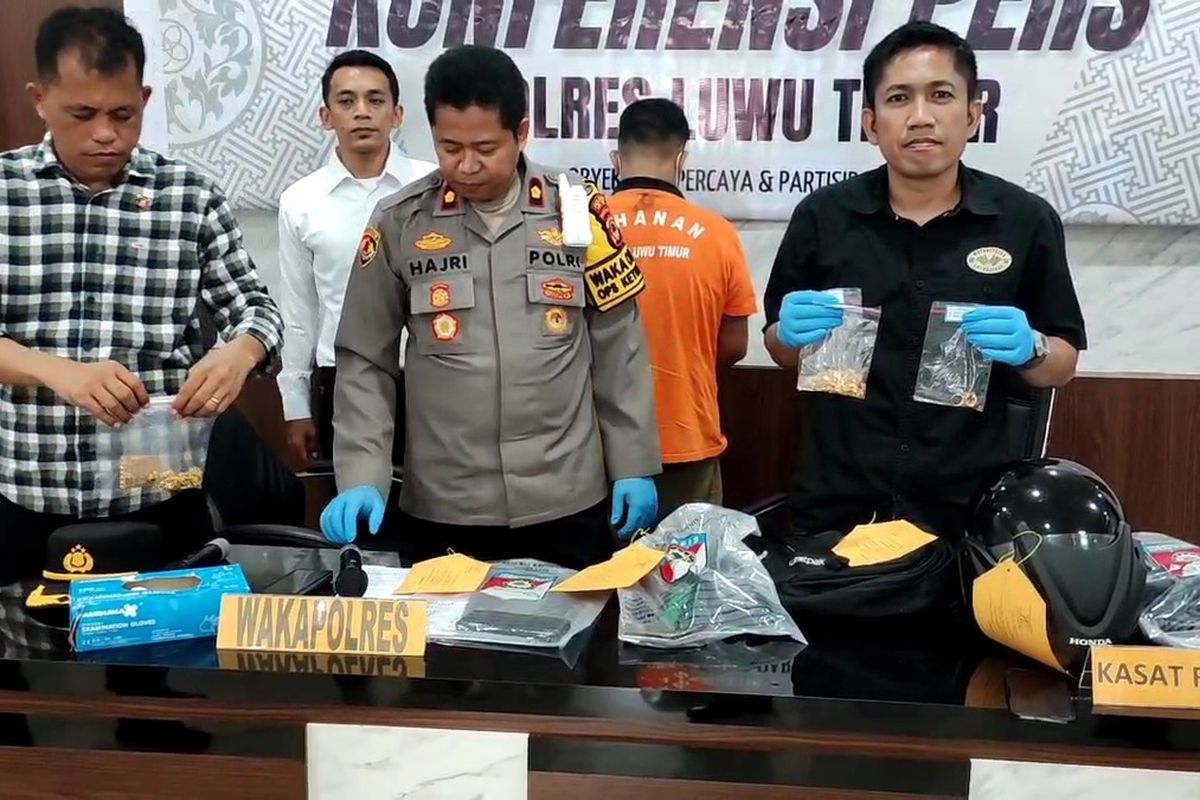 Nirwantho (36) warga Desa Bangun Karya, Kecamatan Tomoni, Kabupaten Luwu Timur, Sulawesi Selatan terpaksa harus mendekam di ruang sel tahanan Polres Luwu Timur atas perbuatannya yang telah melakukan tindak pidana pencurian dengan kekerasan yakni mencuri emas seberat 162,8 gram di Tako Buana Indah Dusun Ulasi, Desa.Manurung, Kecamatan Malili, Luwu Timur, Senin (7/4/2025)