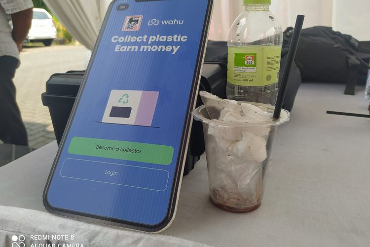 
Sampah kemasan plastik berlogo Super Indo 365 dihargai Rp 5000 per kilogram dalam bentuk uang elektronik pada peluncuran poin pengumpulan sampah plastik pada program pengurangan sampah kemasan plastik bekerja sama dengan Waste Hubs (Wahu) Indonesia. 