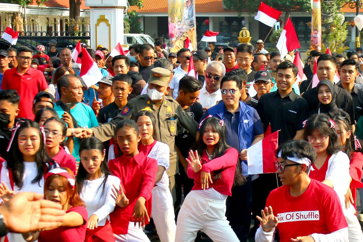 Ketua Umum PSSI Erick Thohir saat menghadiri Trophy Experience Piala Dunia U17 2023 Indonesia yang digelar di kota ke-3, Surabaya, Minggu (29/10/2023) pagi.