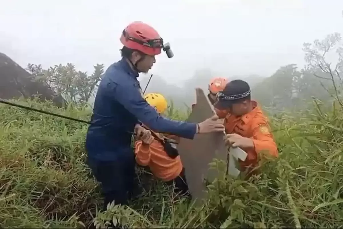 Pesawat ATR Jatuh di Gunung Bulusaraung, 10 Korban Hilang
