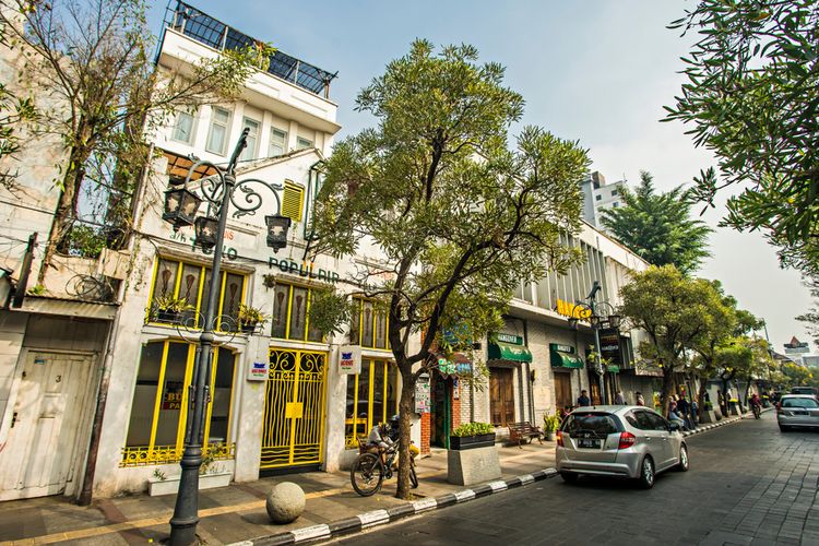 Jalan Braga menjadi salah satu tempat wisata Bandung dekat Gedung Sate yang bisa dijajal.