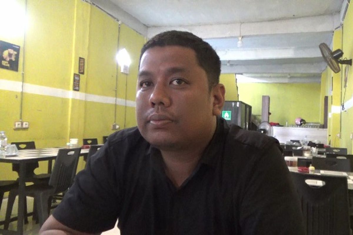 Isu kewajiban membayar royalti untuk lagu yang diputar di kafe dan warung kopi (warkop) kembali menjadi polemik. Di Kabupaten Luwu, Sulawesi Selatan, kebijakan ini membuat pemilik usaha kecil khawatir, terutama karena bisa menambah beban biaya operasional dan berpotensi menurunkan jumlah pelanggan. Jumat (08/8/2025)