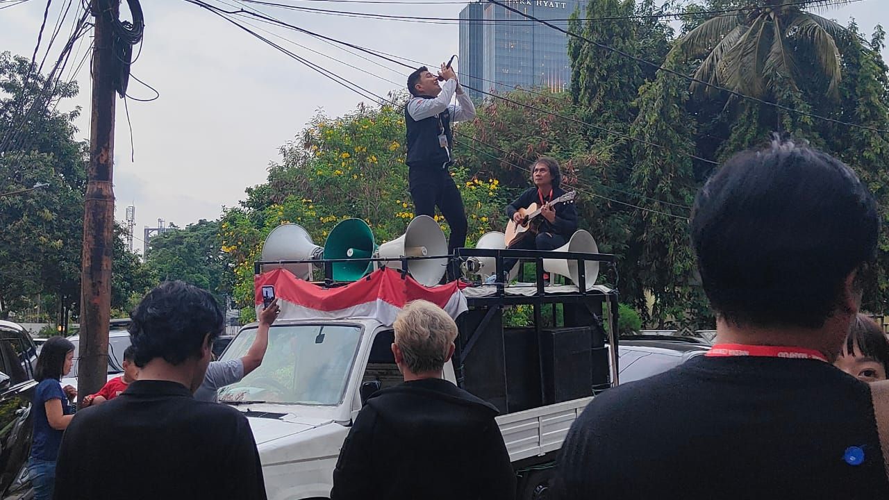 Aldi Taher Nyanyikan Lagu 