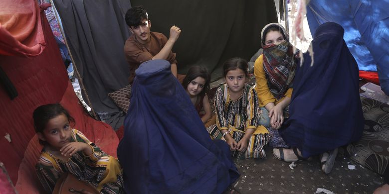 Ada Taliban, Perempuan Afghanistan Ramai Berburu Burka - Vimarsana News