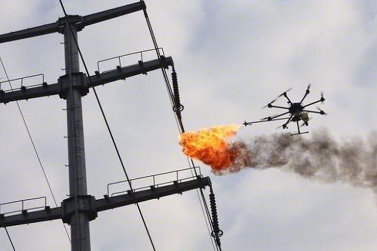 Drone dengan penyembur api tengah dipakai membakar sampah di tiang listrik di Xiangyang, China. 