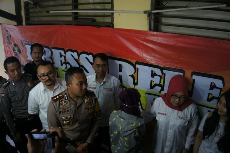 Polisi menetapkan Sinta (27) sebagai tersangka penganiayaan terhadap putri kandungnya, Calista (1,3). 