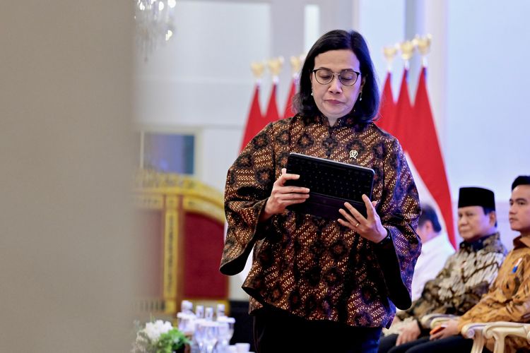 Menteri Keuangan (Menkeu) Sri Mulyani Indrawati di Istana Negara, Kompleks Istana Kepresidenan, Jakarta Pusat, Selasa (10/12/2024). 