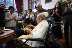Prabowo Sungkem ke Bibinya Usai Jadi Jenderal Kehormatan TNI