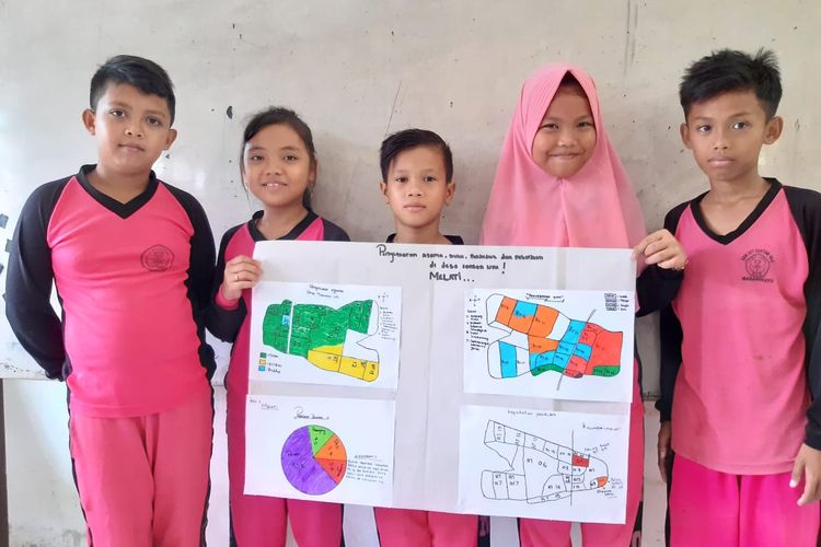 Nanang Nuryanto, guru kelas V SDN 021 Marangkayu, Desa Santan Ulu, Kutai Kertanegara, Kalimantan Timur merancang pembelajaran inovatif mapel IPS lewat kolaborasi dengan mapel lain bahasa Indonesia dan matematika.