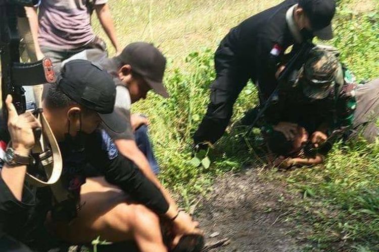 Terjadi insiden penembakan oleh polisi pada warga di perkebunan kelapa sawit PT Arrtu Estate Kemuning, Desa Segar Wangi, Kecamatan Tumbang Titi, Kabupaten Ketapang, Kalimantan Barat (Kalbar). Ada satu orang korban bernama Ji'i yang mengalami luka di punggung. 