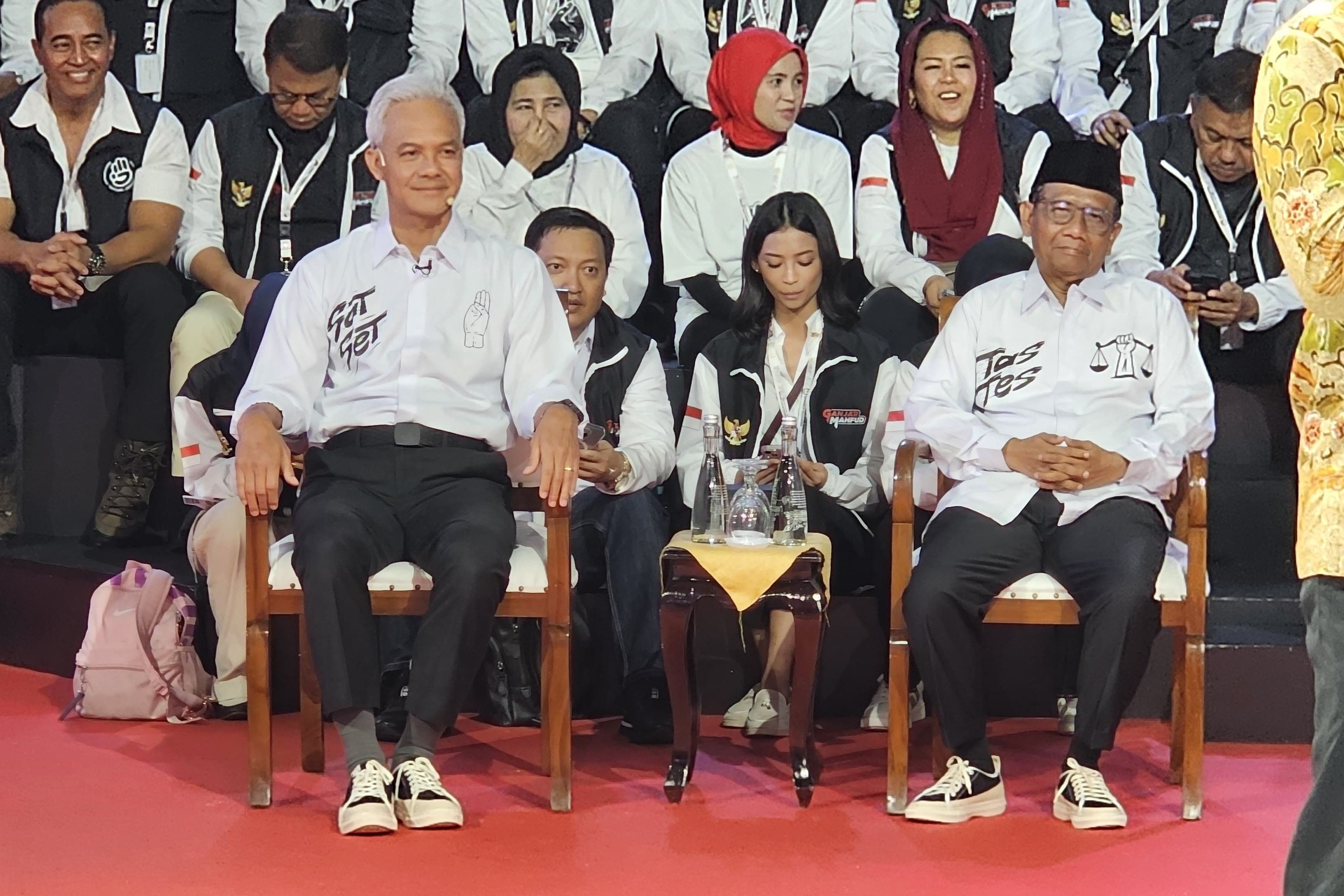 Ganjar Awali Tahun Baru dengan Keliling Semarang, Mahfud Agenda Internal