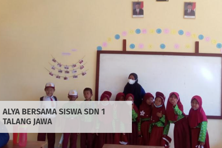 Salah satu mahasiswa Universitas Negeri Yogyakarta (UNY) Alya Nurfita Bella mengikuti program Kampus Mengajar dan berkesempatan mengajar di SD Negeri 1 Talang Jawa, Pulau Panggung, Tanggamus, Lampung. 