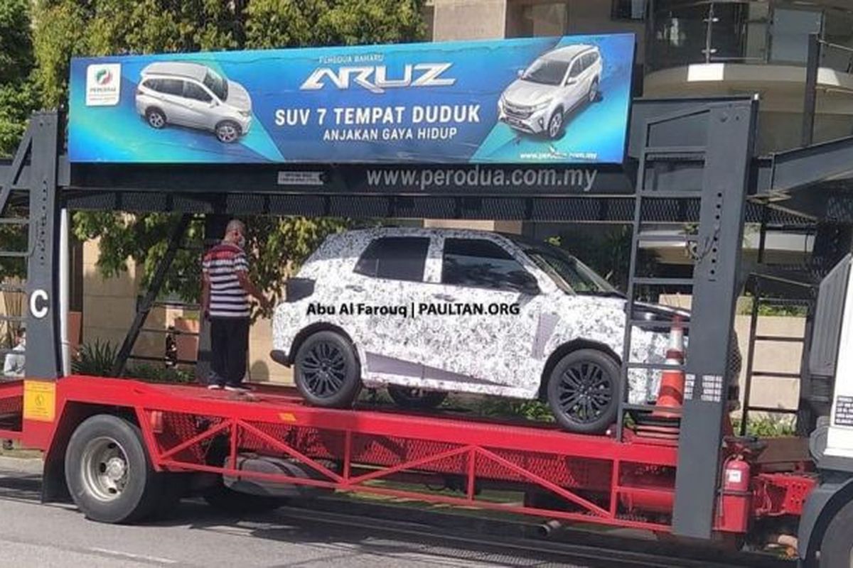 Mobil yang disinyalir merupakan Daihatsu Rocky versi Perodua tertangkap kamera di Malaysia.