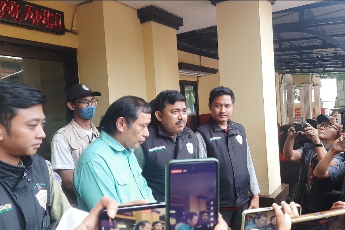 Kerabat dan pengacara menyebut pedangdut Saipul Jamil bakal bebas hari ini dari tahanan Polsek Tambora Jakarta Barat, Minggu (7/1/2024). 