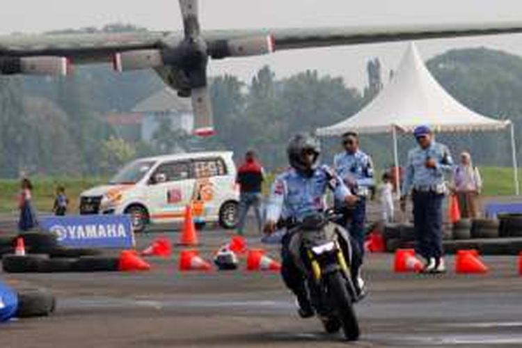 Yamaha Xabre menjadi salah satu menu test ride yang diminati anggota TNI AU dalam perayaan HUT TNI AU ke-70 di Lanud Halim Perdanakusuma, 15-17 April 2016.
