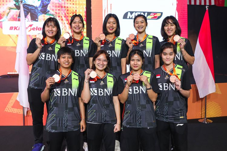 Tim putri bulu tangkis Indonesia meraih medali perunggu Kejuaraan Beregu Asia 2024 di Setia City Convention Center, Selangor, Malaysia, Minggu (18/2/2024). 