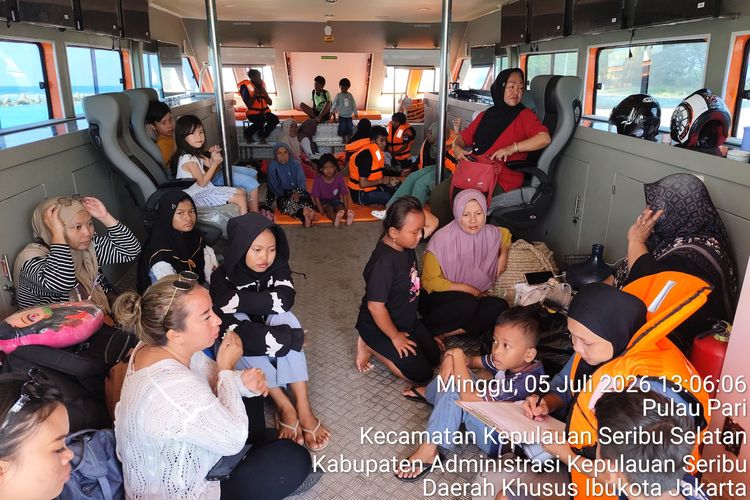 KM Makmur Jaya Mati Mesin akibat BBM Tercampur Air di Pulau Pari, 150 Penumpang Dievakuasi