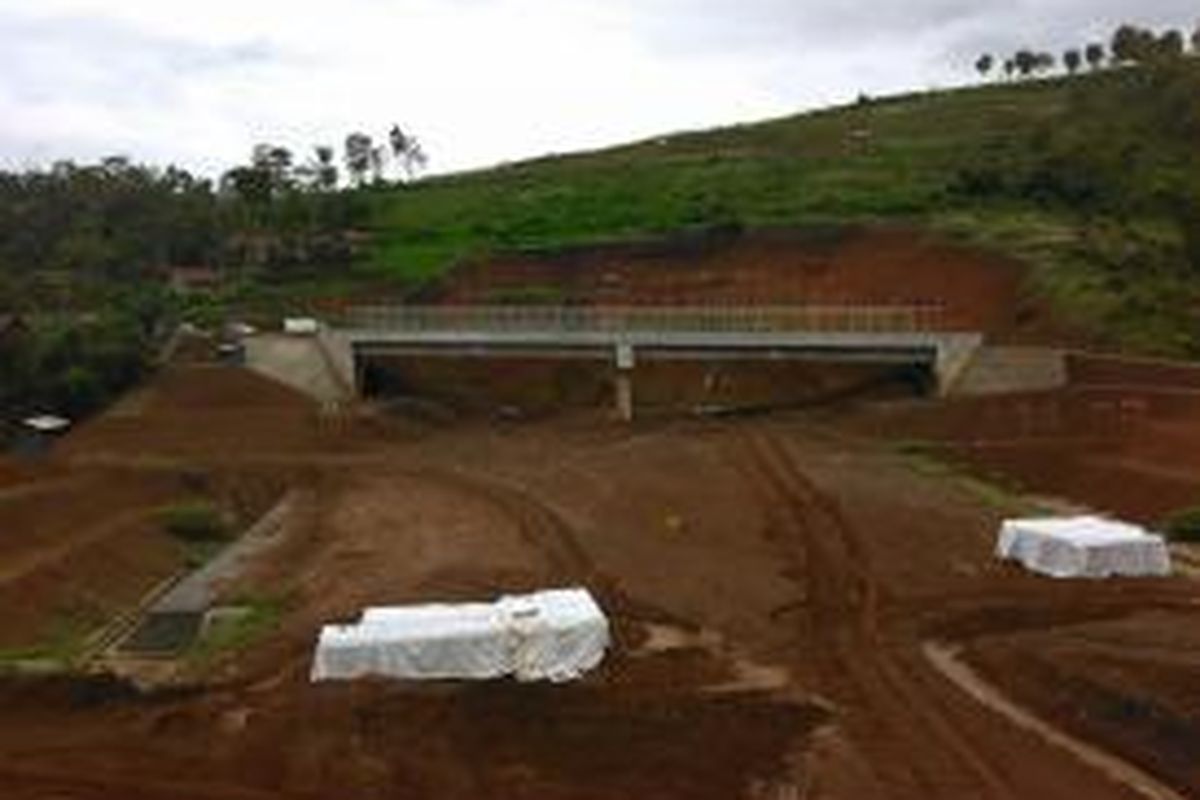 Lokasi pembangunan terowongan atau tunnel Tol Cisumdawu di Bukit Cilengsar. Kondisi aktual pada Jumat (18/12/2015).