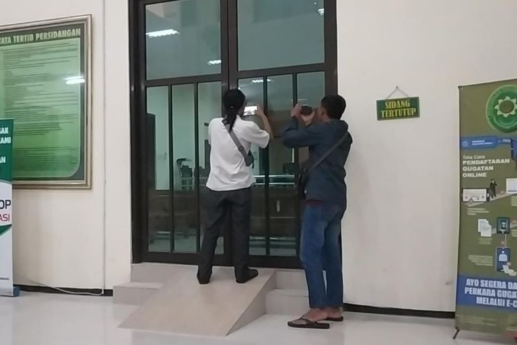 Sidang kasus pencabulan dengan terdakwa AH, oknum jaksa Kejari Bojonegoro, di Pengadilan Negeri Jombang, Jawa Timur, Kamis (19/1/2023)