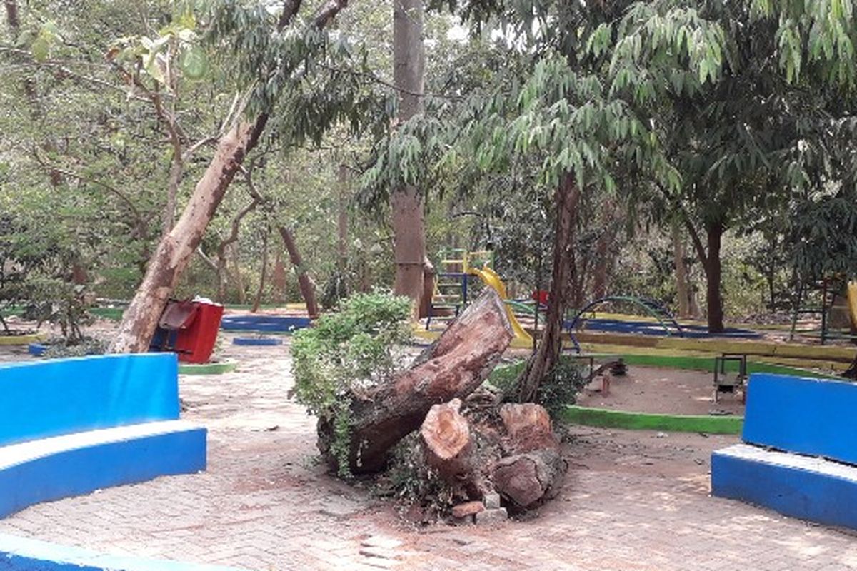Taman bermain di Hutan Kota Srengseng, Jalan H. Kelik, Srengseng, Kembangan, Jakarta Barat pada Kamis (11/10/2018).