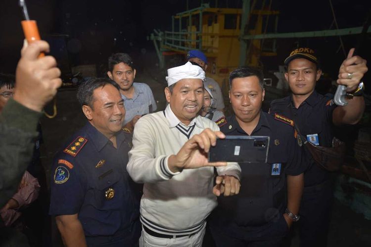 Wakil Ketua Komisi IV DPR Dedi Mulyadi saat bertemu petugas PSDKP di Aceh, Rabu (18/12/2019)