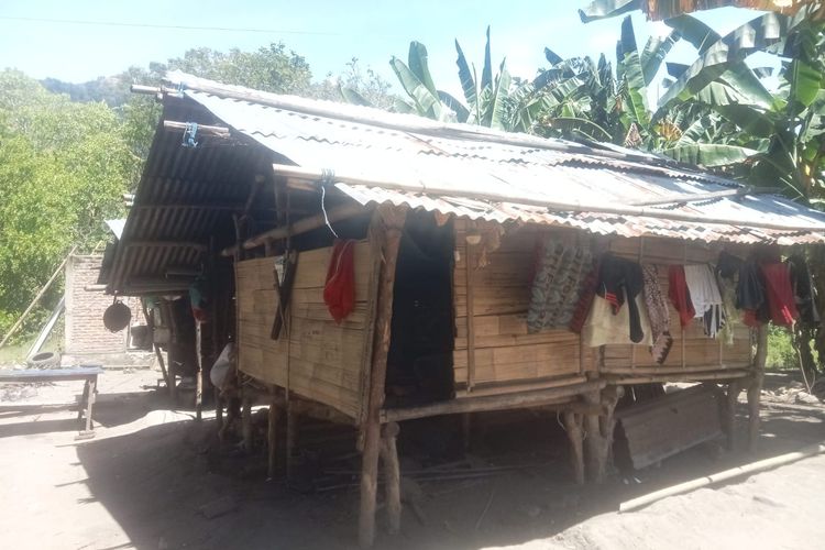 Sekeluarga di Sikka Tinggal di Gubuk Reyot Tanpa Listrik, Bupati Angkat Bicara