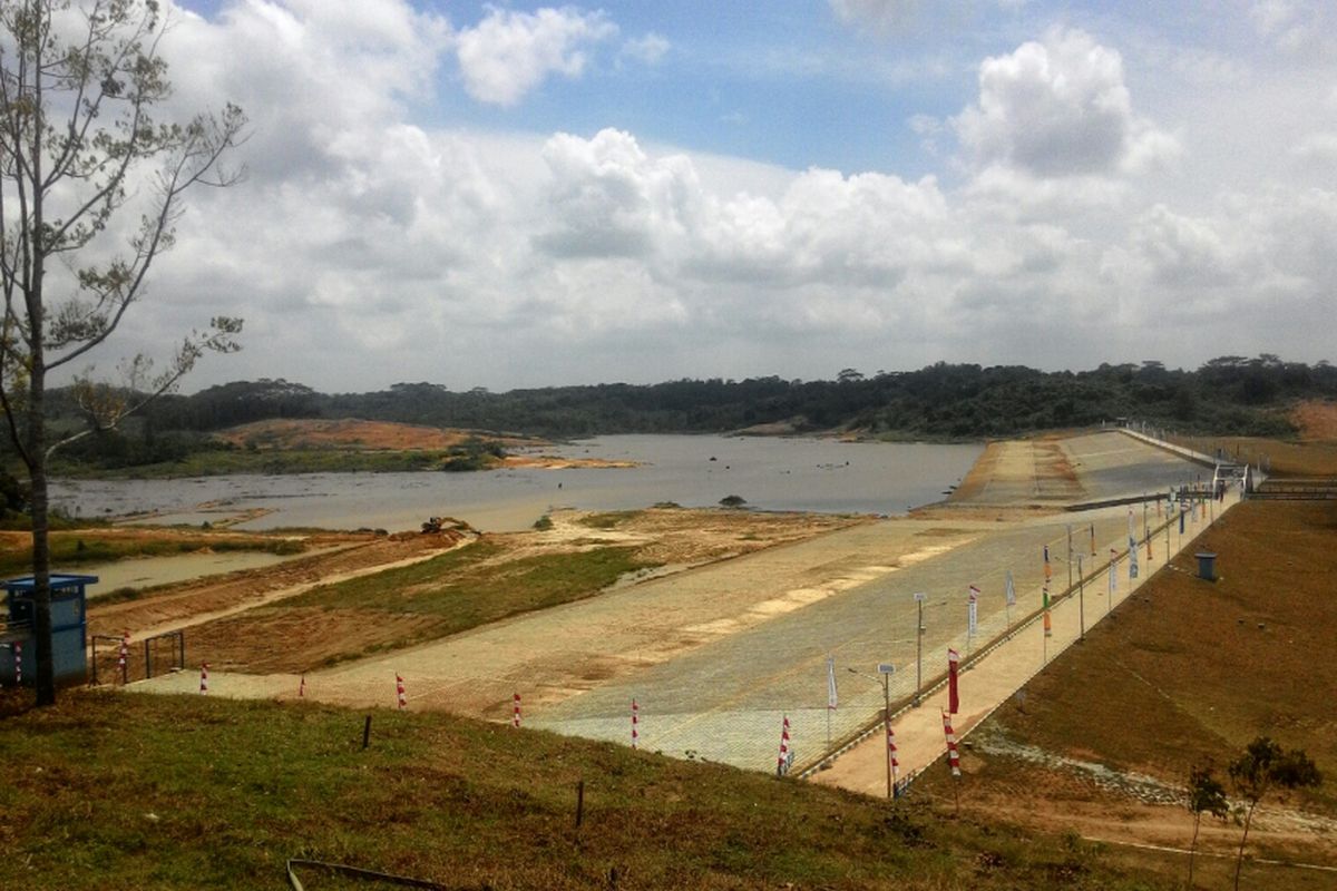 Waduk Teritip mulai diisi air (impounding), Senin (31/7/2017).