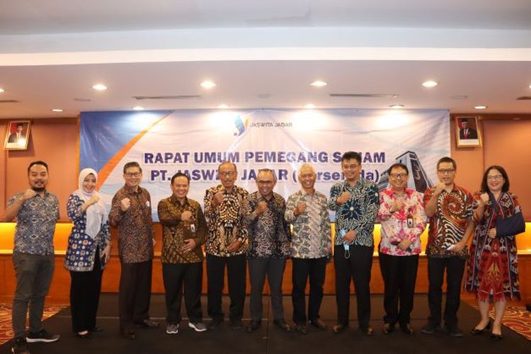 Para Direksi PT Jasa Kepariwisataan Jawa Barat saat melaksanakan RUPS-LB di Bogor, beberapa hari lalu.
