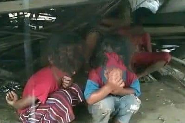 Video viral anak-anak menangis di bawah puing rumah di NTT.