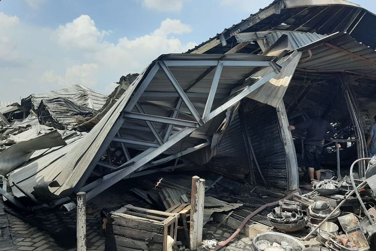Sisa kebakaran relokasi Pasar Johar, Rabu (2/2/2022)