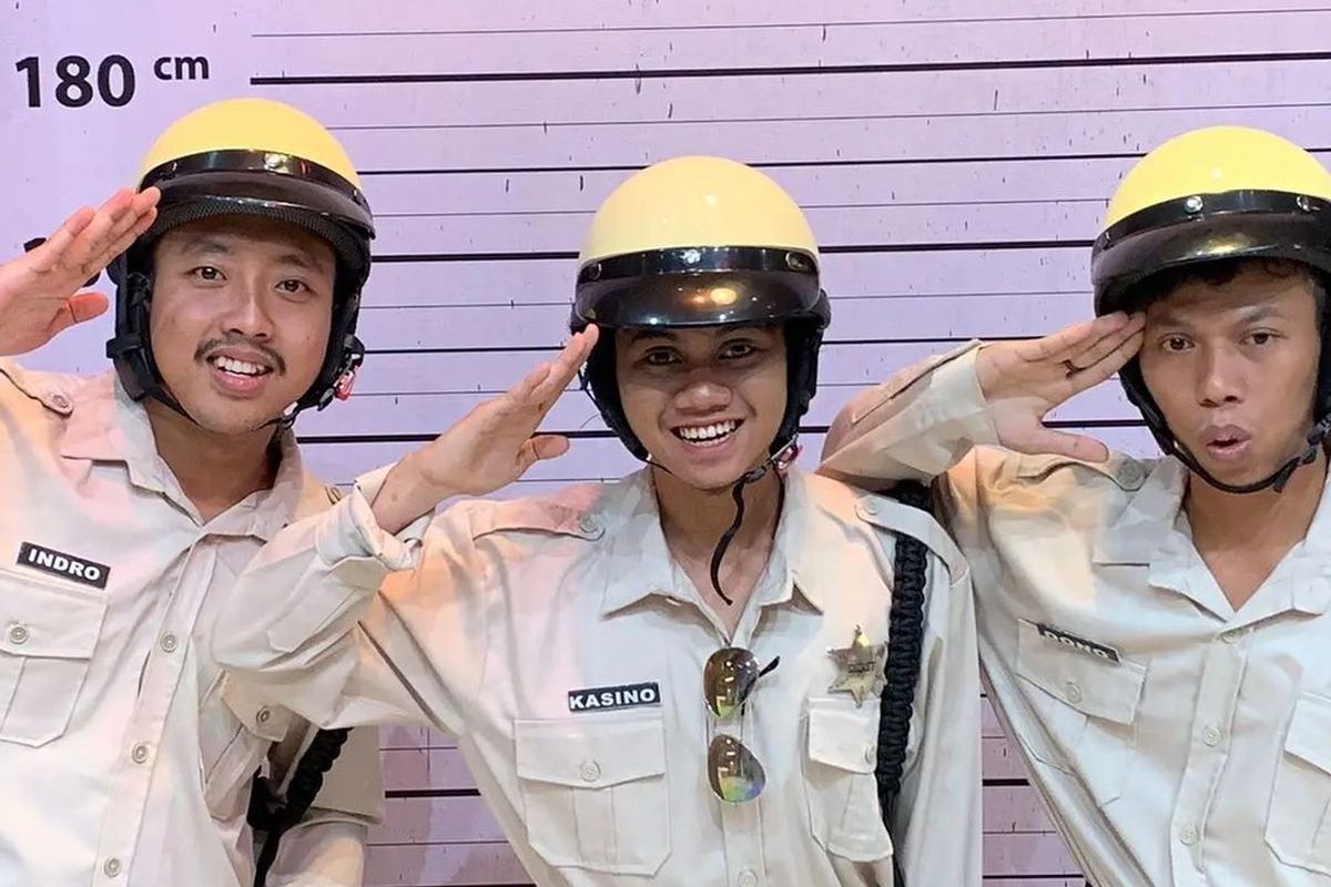 3 pria yang viral karena mirip Warkop DKI. Dari kiri ke kanan: Alfin (mirip Indro), Dimas (mirip Kasino), dan Sepriadi (mirip Dono). Mereka punya konten dengan nama Warkopi