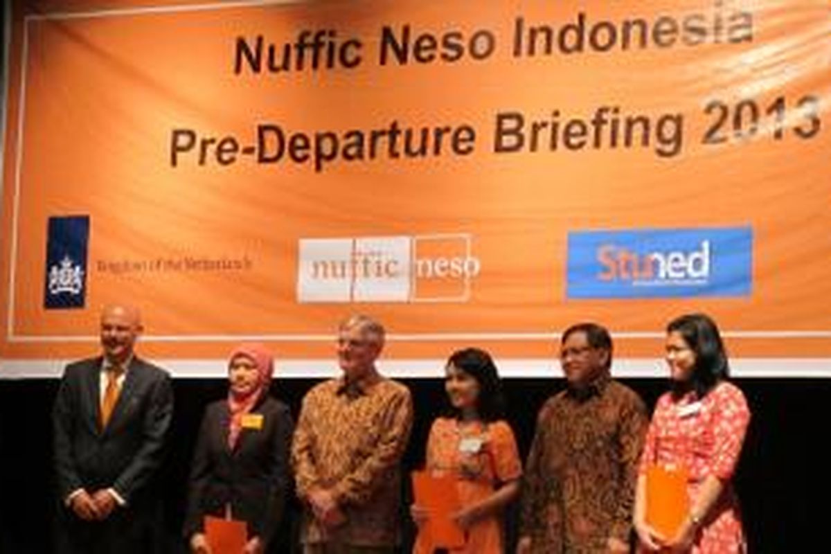 Sekitar 300 pelajar Indonesia berkumpul di Erasmus Huis di Jakarta untuk acara tahunan pre-departure briefing yang diselenggarakan Nuffic Neso Indonesia, Sabtu (20/7/2013). 