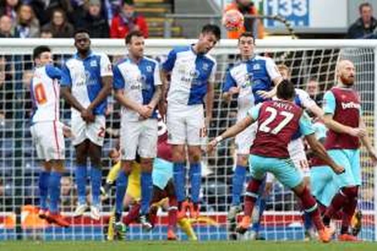 Dimitri Payet cetak 2 gol saat West Ham United menyingkirkan Blackburn Rovers pada babak ke-5 Piala FA, Minggu (21/2/2016).