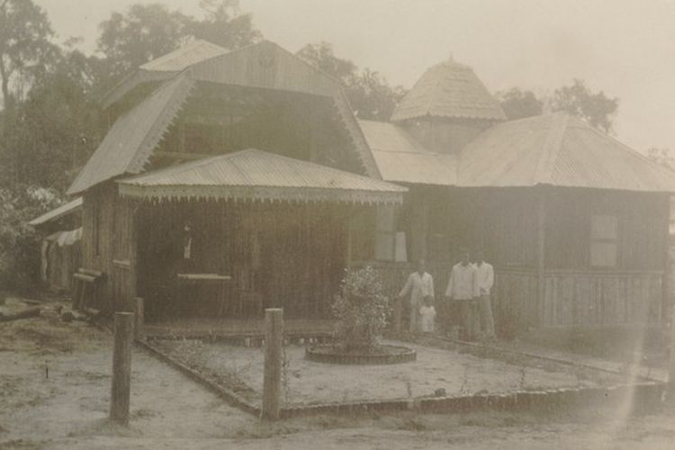 Rumah para interniran di kamp interniran Tanahmerah (Digul Atas) tahun 1928