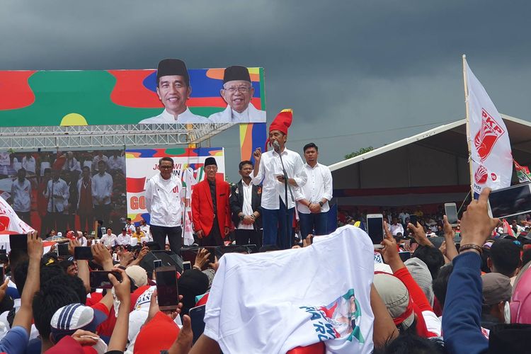 Capres 01 Jokowi saat kampanye di kabupaten Gowa, Sulawesi Selatan, Minggu (31/3/2019). 