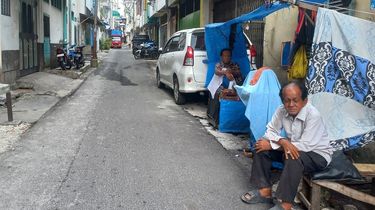 Duo Tukang Pangkas Bersaudara, Menjaga Kebebasan hingga Termakan Usia