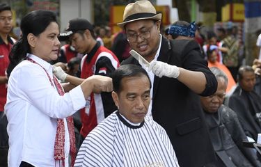 Fakta Kunjungan Jokowi di Garut, Cukur Rambut Massal hingga Tinjau ...
