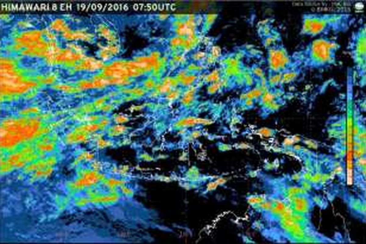 Citra satelit Himawari menunjukkan potensi hujan lebat pada Senin (19/9/2016). BMKG memerkirakan, tiga hari ke depan, tren cuaca masih sama. 