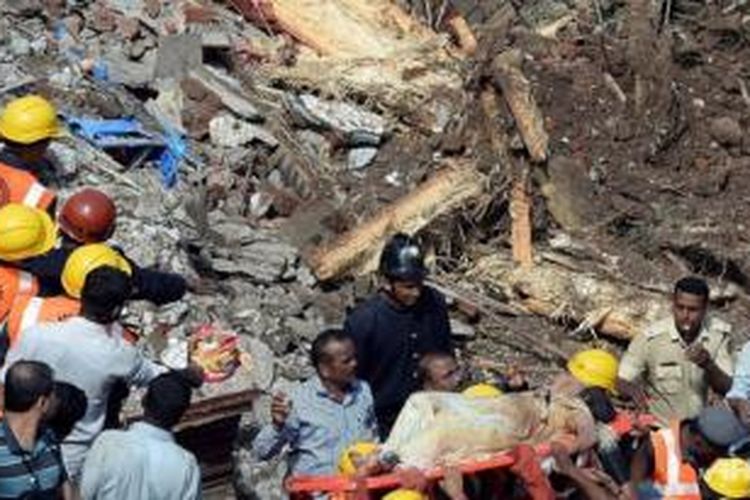 Ambruknya sebuah gedung lima lantai di Mumbai, tewaskan puluhan orang.