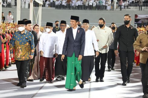 Pakai Sarung Hijau, Jokowi Hadiri Acara Seabad NU di Banyuwangi, Berpesan Jaga Kesatuan NKRI