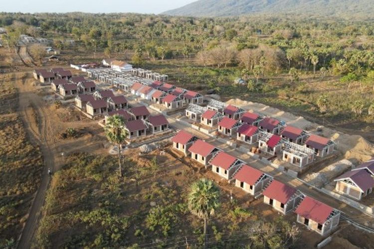 Pembangunan rumah khusus (rusus) bagi korban badai siklon tropis seroja di sejumlah wilayah NTT
